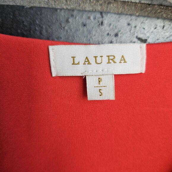 💥$5 ADD ON - Laura Red Flowy V-Neck T-Shirt With Built-In Tank top Size S - Picture 12 of 13